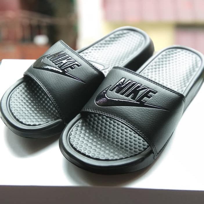 nike benassi all black