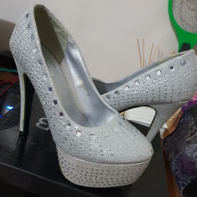 bridal shoe shops