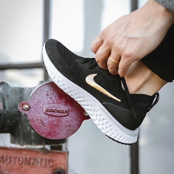 nike epic react flyknit black and gold