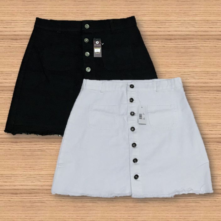 black maong skirt