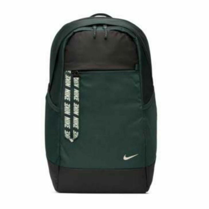 nike essential backpack