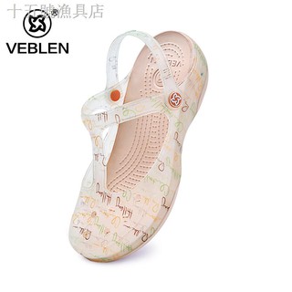 plastic sandals like crocs