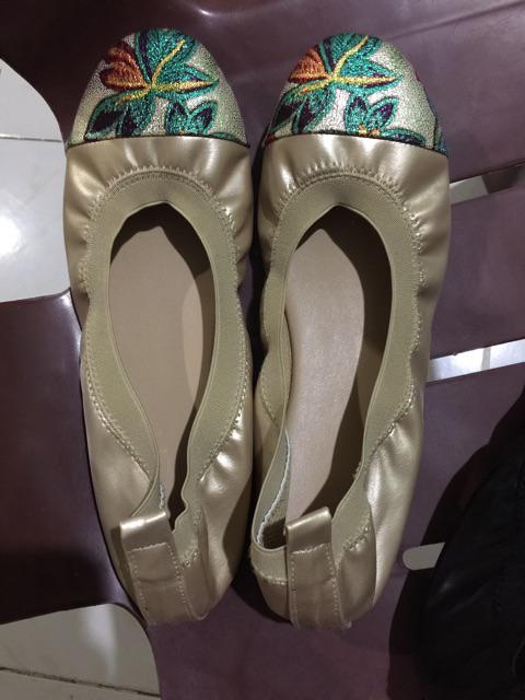 ballet shoes made of