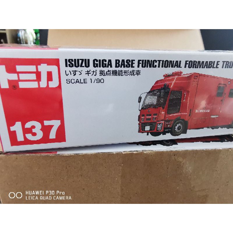 TOMICA LONG #137 ISUZU GIGA BASE FUNCTIONAL FORMABLE TRUCK  FIRE CHIEF CAR