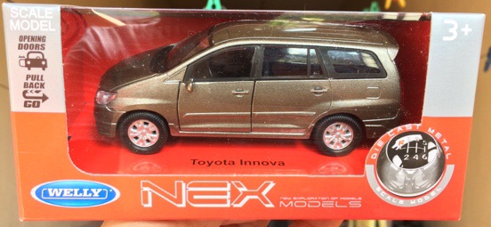 toyota innova crysta toy scale model price