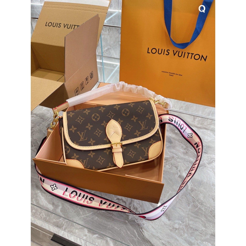 2 Q God!! The Lv baguette is too good to wear. The real shot of the ...