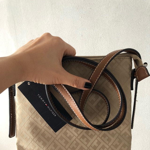 tommy hilfiger sling bag price in philippines