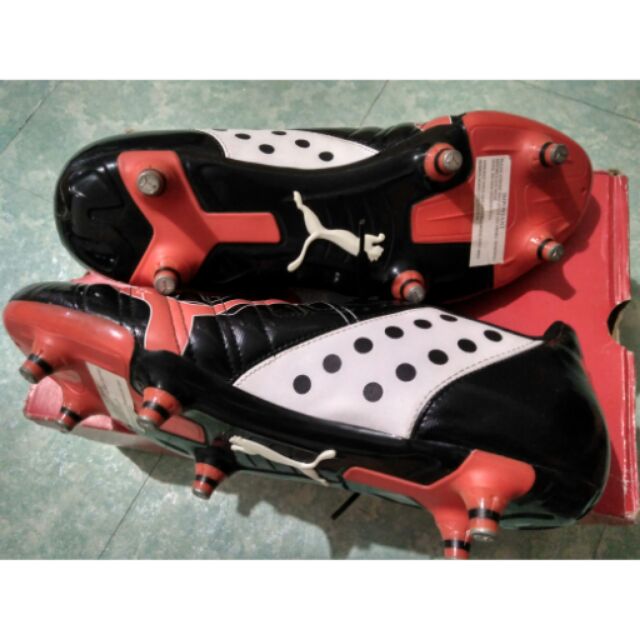 metal stud soccer cleats