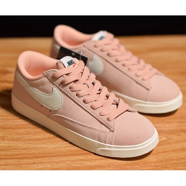peach color nike shoes