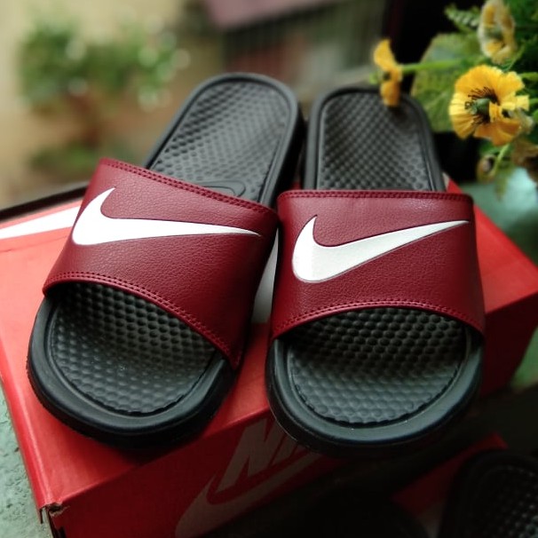 nike benassi maroon