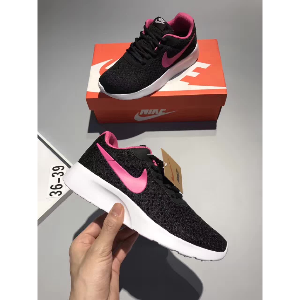 nike roshe run black and pink