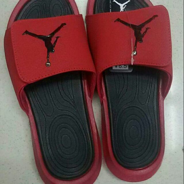 maroon nike slippers