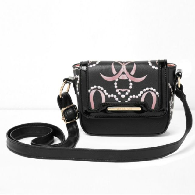 black pearl bag