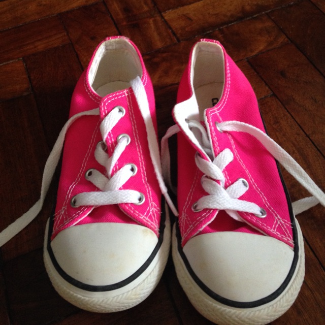 converse pink low cut