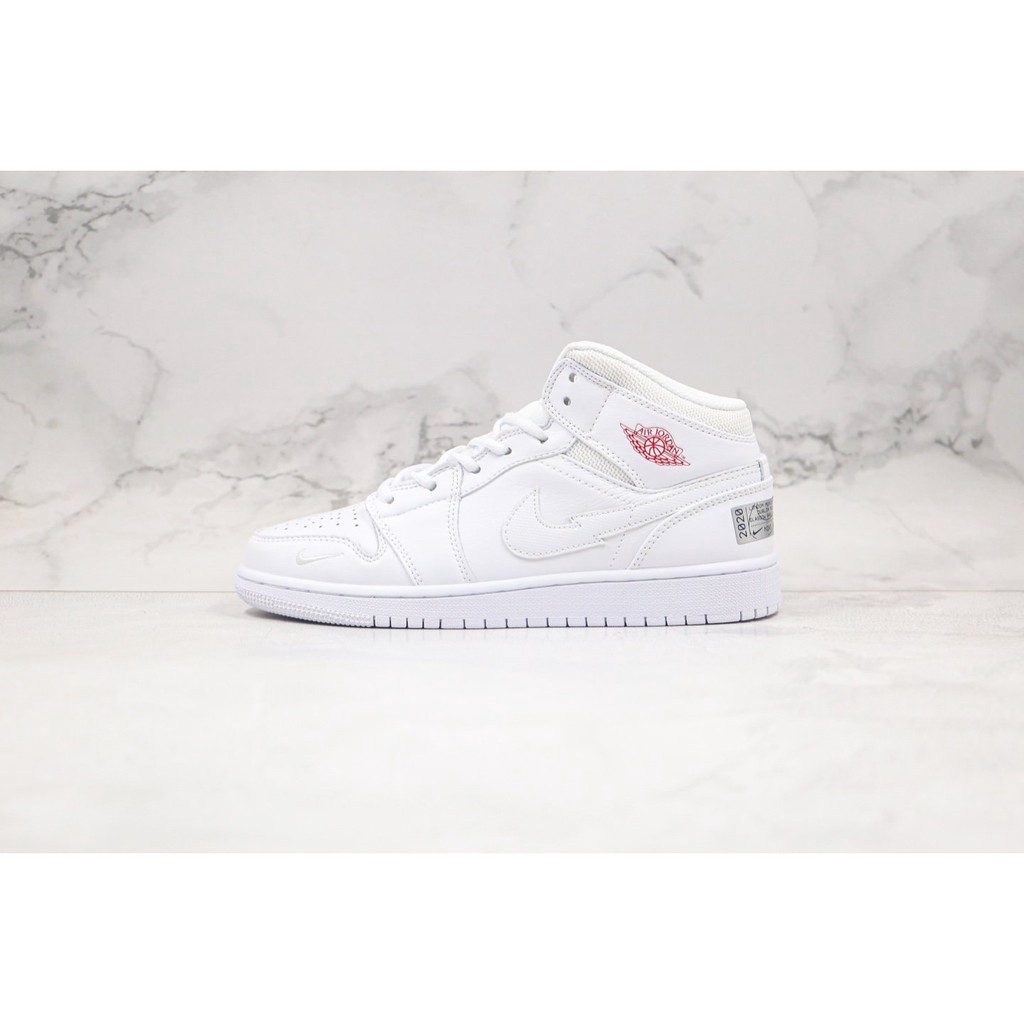 womens white nike basketball shoes