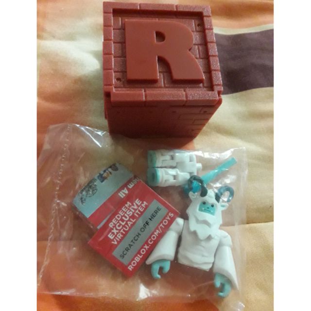 With Code Yeti Roblox Mystery Figures 4 Shopee Philippines - robux shaggy toy code