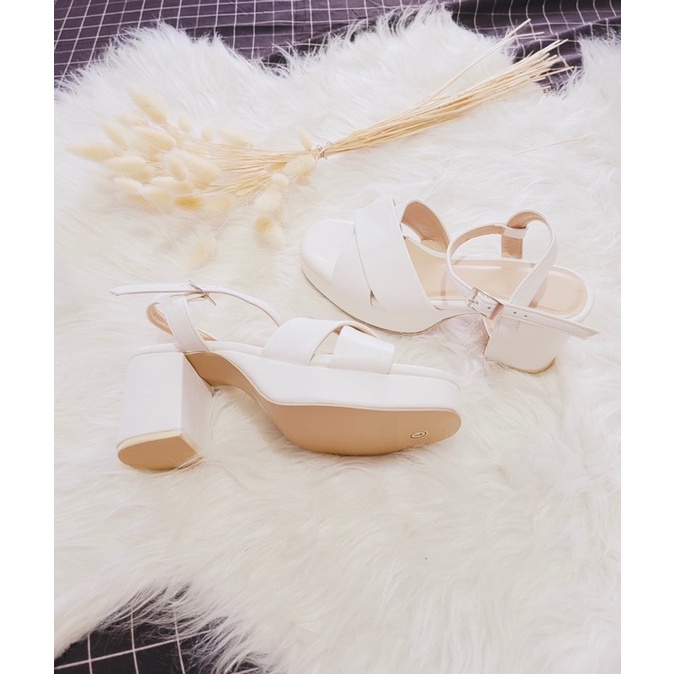 platforms for wide feet