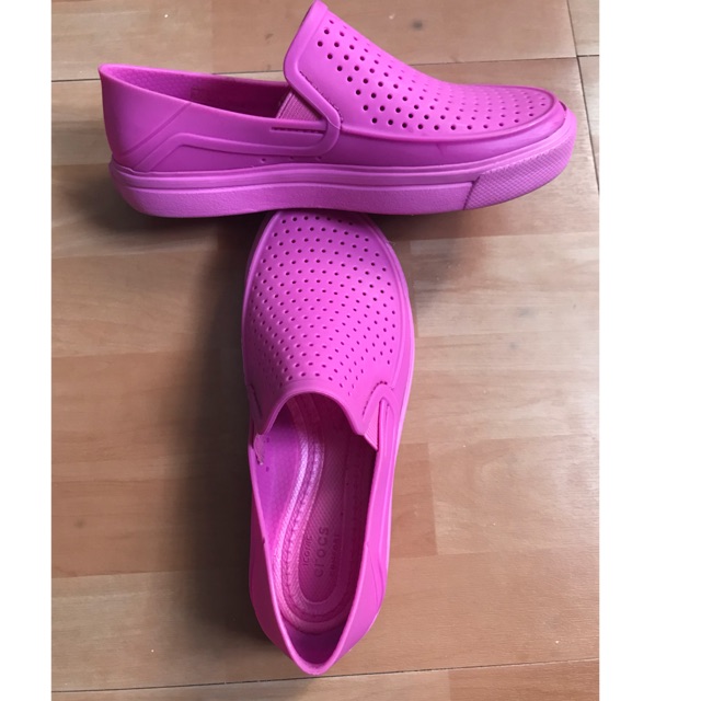 hot pink crocs