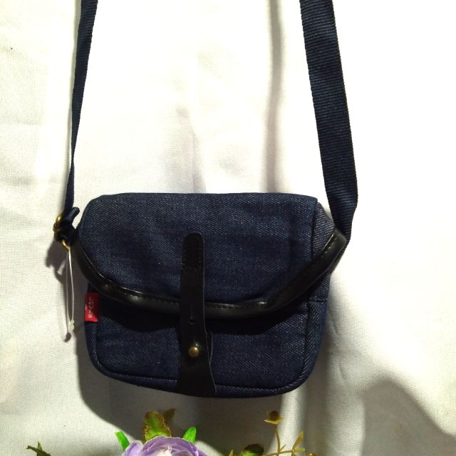 levis sling bag