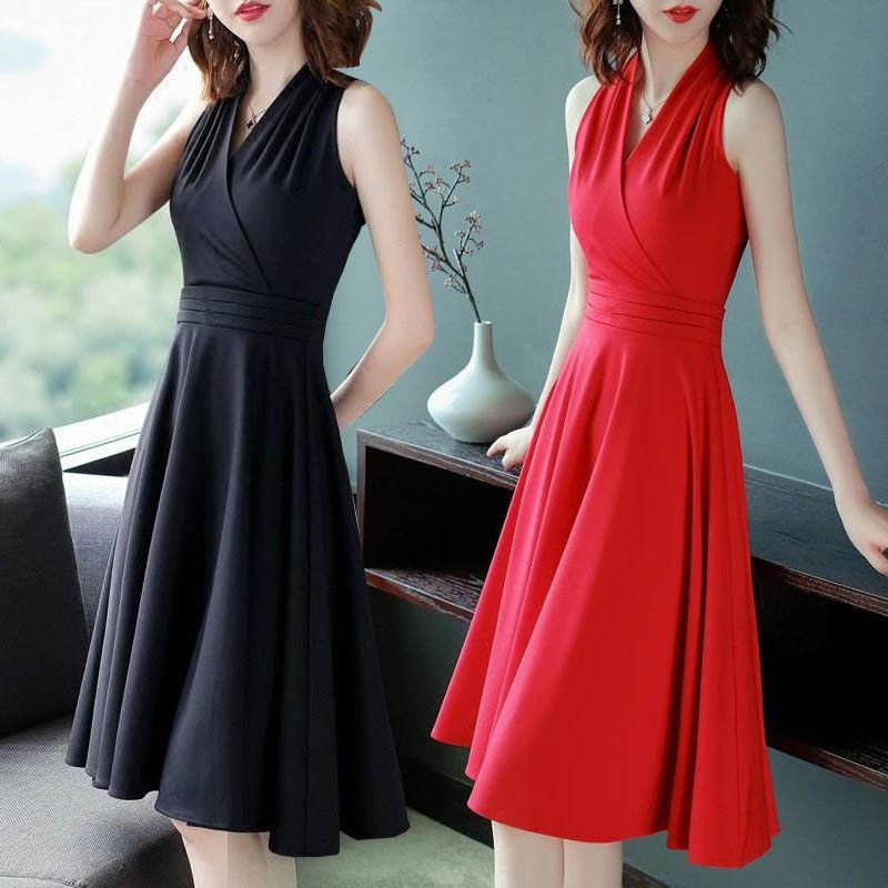 little black sleeveless dress