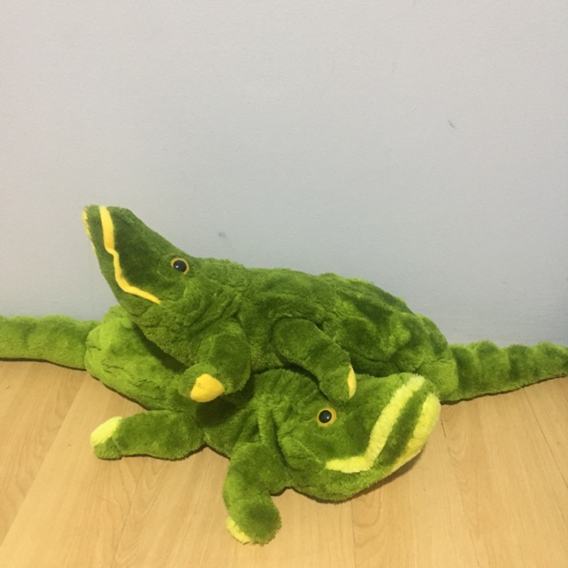 crocodile stuffed toy