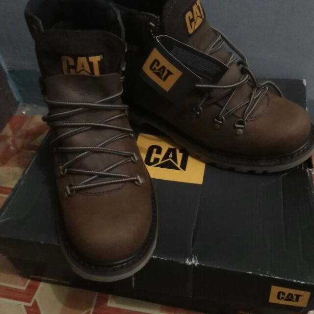 cat earthmovers shoes