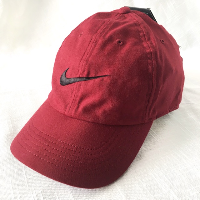 maroon nike hat