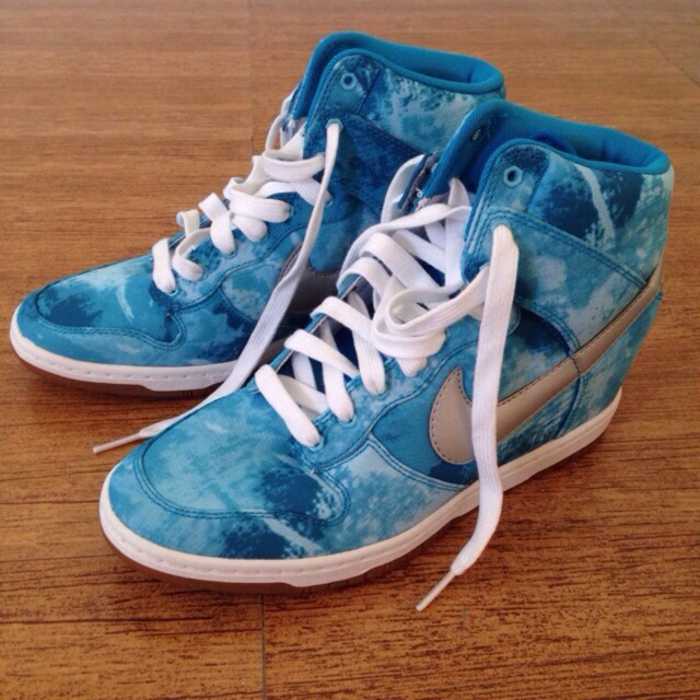 nike wedge sneakers