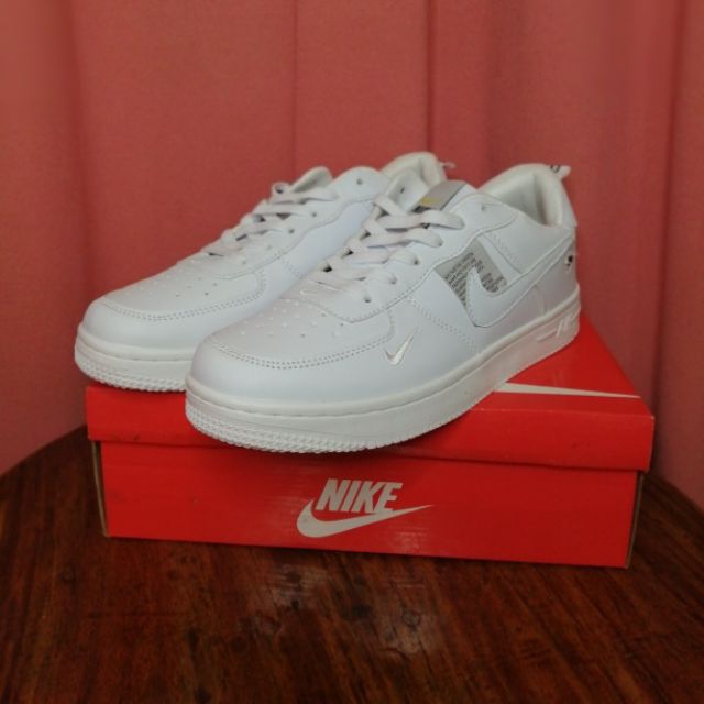 Nike Air Force 1 OEM SHOES BUT AUTHENTIC QUALITY.CHEAPER PRICE BUT THE QUALITY IS EXCELLENT 