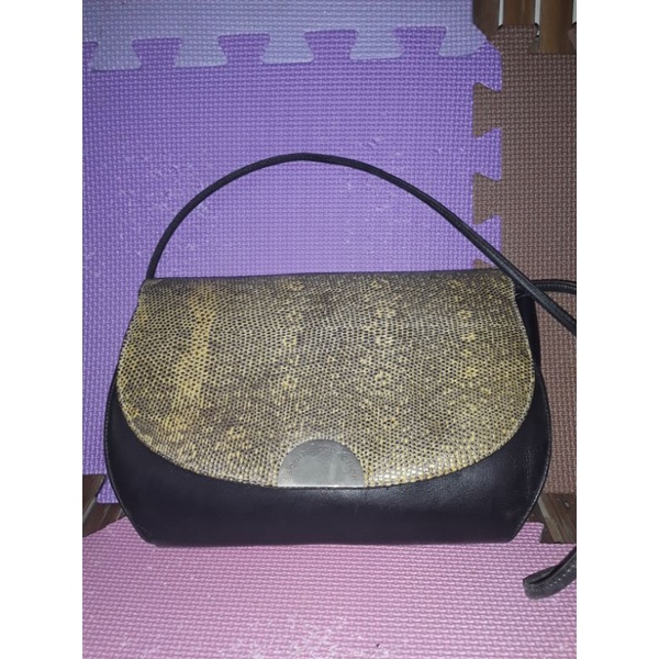 Esquire Collection sling bag from ukay Shopee Philippines