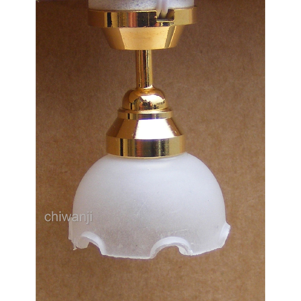 1/12TH SCALE DOLLS HOUSE LED "PIECRUST" SHADE CEILING LIGHT INCLUDING BATTERY 