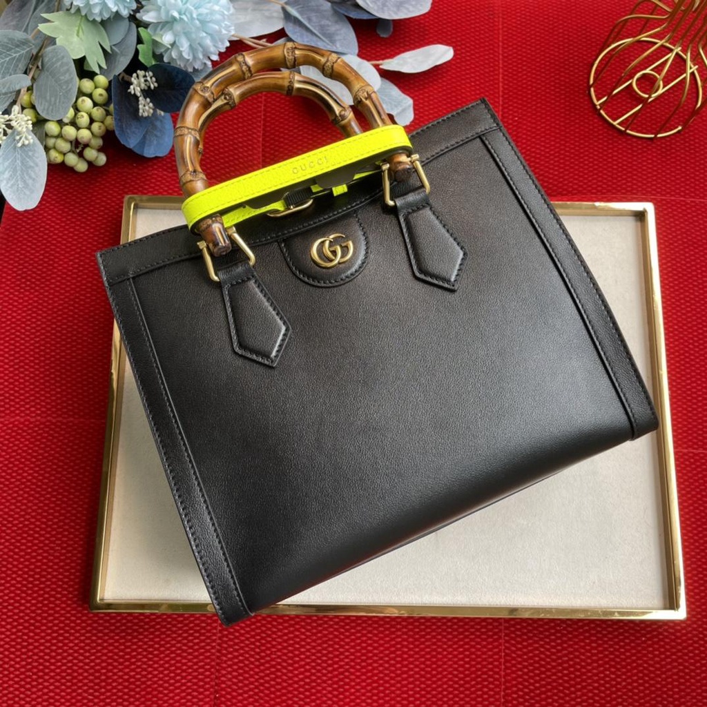 Bag Gucci Jane This small tote bag combines two recognizable brand