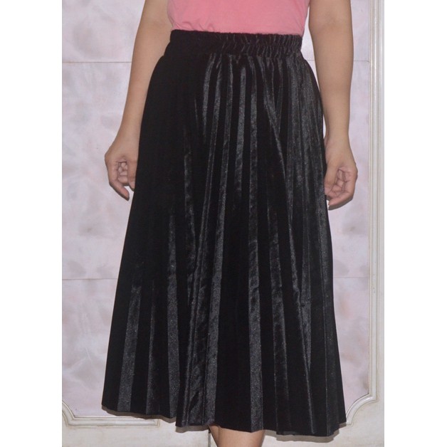 black pleated midi skirt 30