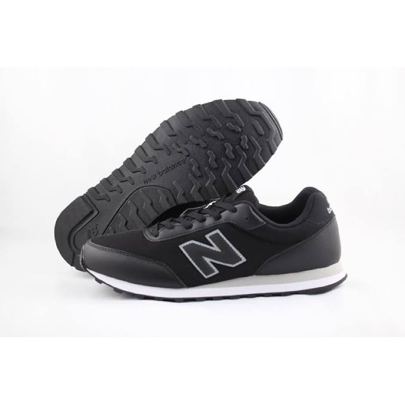 050 classic lifestyle shoes