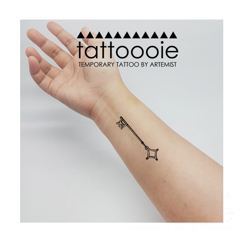 TATTOOOIE - TEMPORARY TATTOO - ATTACK ON TITAN BASEMENT KEY Xrsx