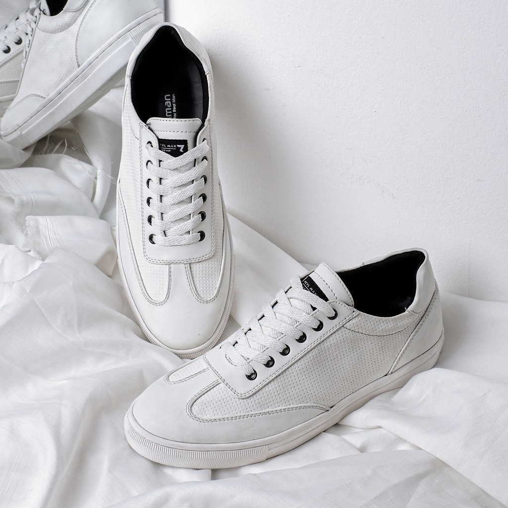 plain black sports shoes