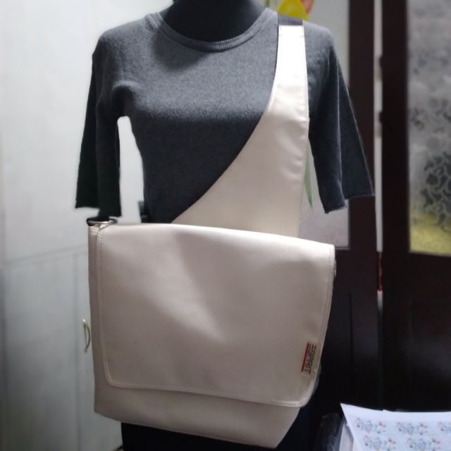 esprit messenger bag