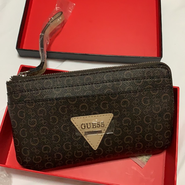 guess pouch price