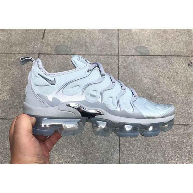 nike vapormax plus white and grey
