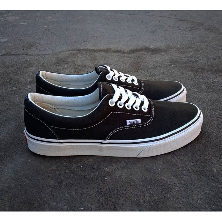vans black and white
