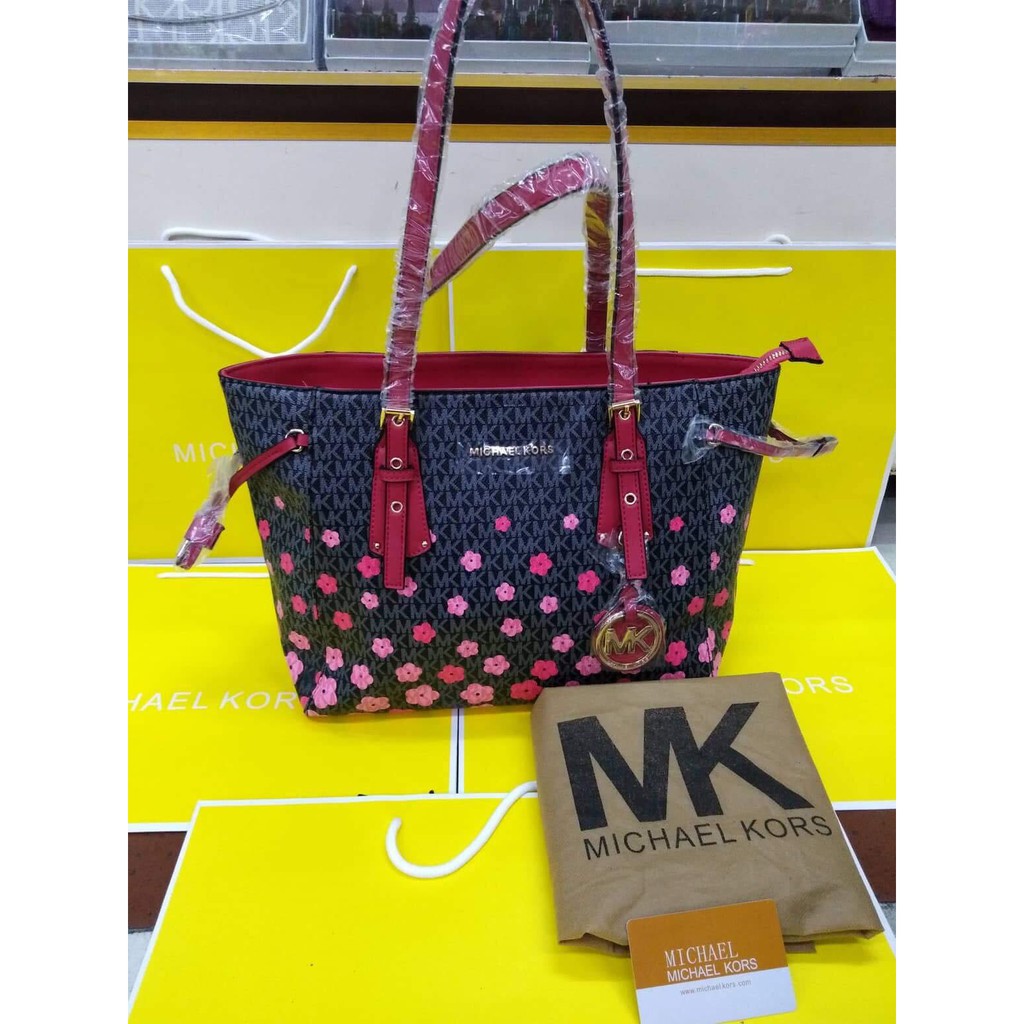 michael kors voyager signature floral medium tote