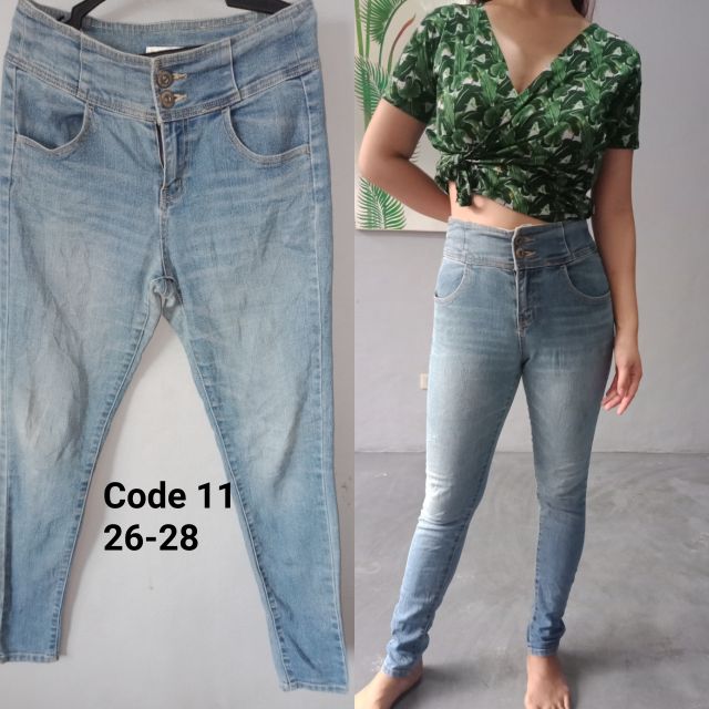 tattered jeans fashion