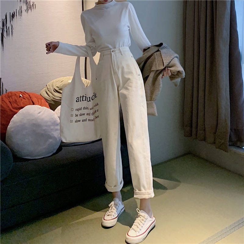 white loose jeans