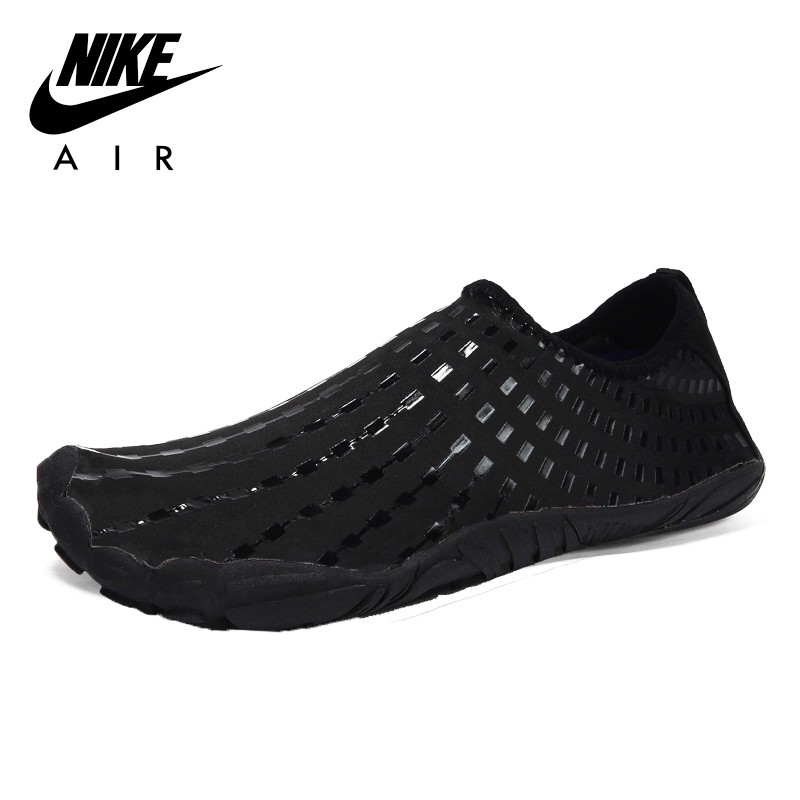 black nike water shoes