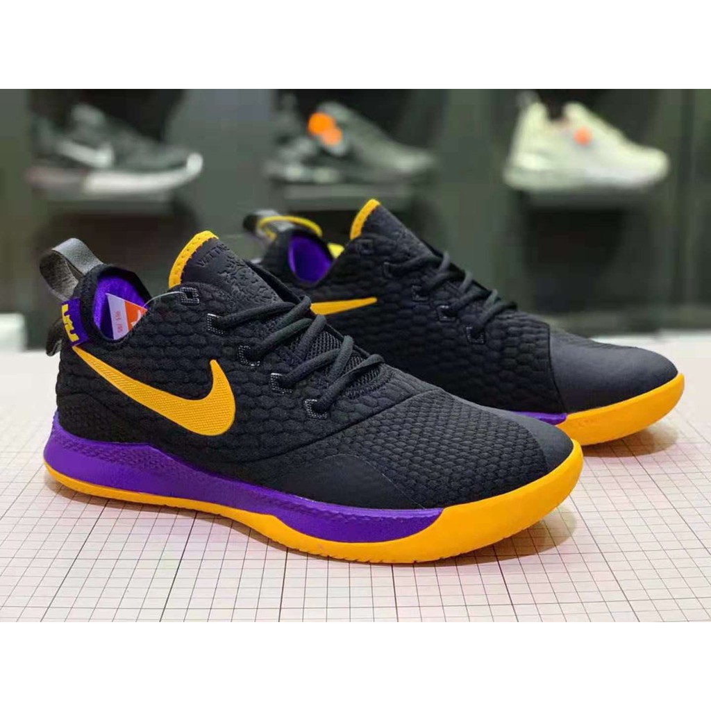 size 14 wide men's basketball shoes