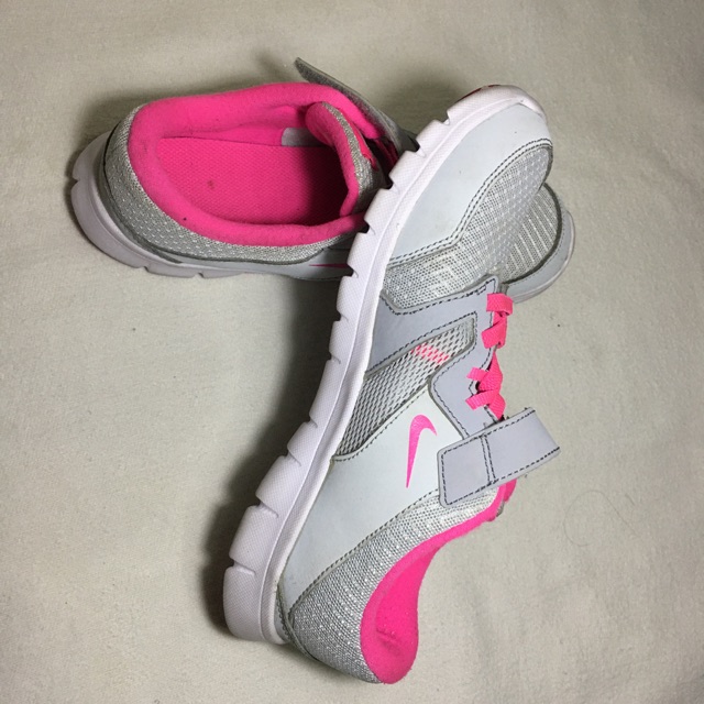 girls nike trainers size 2.5