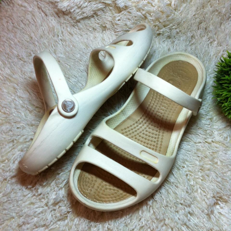 crocs cleo sandals size 8