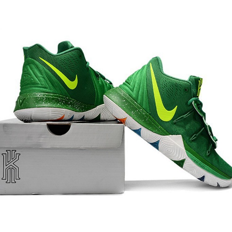 Nike Kyrie 5 White. Nike Kyrie 5 зеленые. Nike Kyrie 5 Youth Basketball Shoes Grey White Green. Kyrie 5 минт Грин.