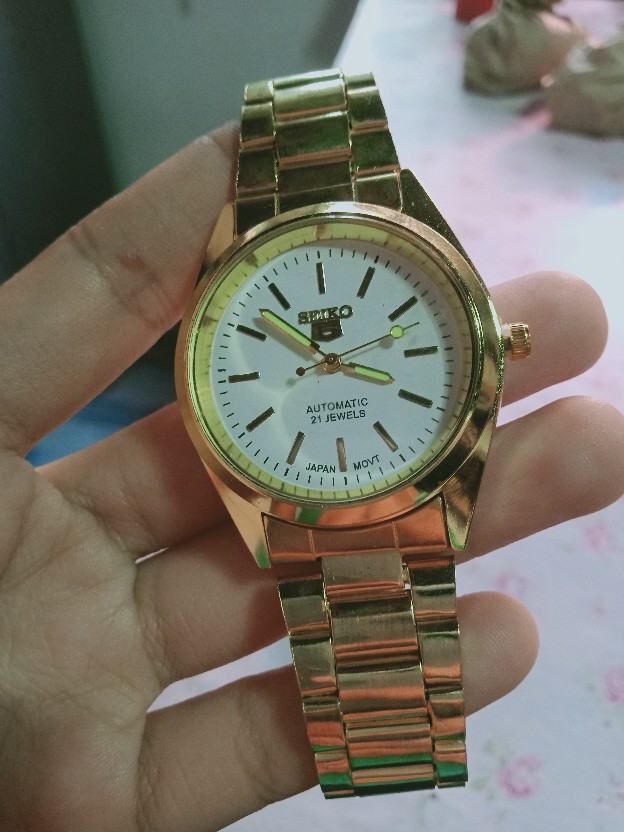 watch stand【Namiya】SEIKO 5 Waterproof COUPLE 18K GOLD watch Buy 1 take 1  Original automatic Gold | Shopee Philippines