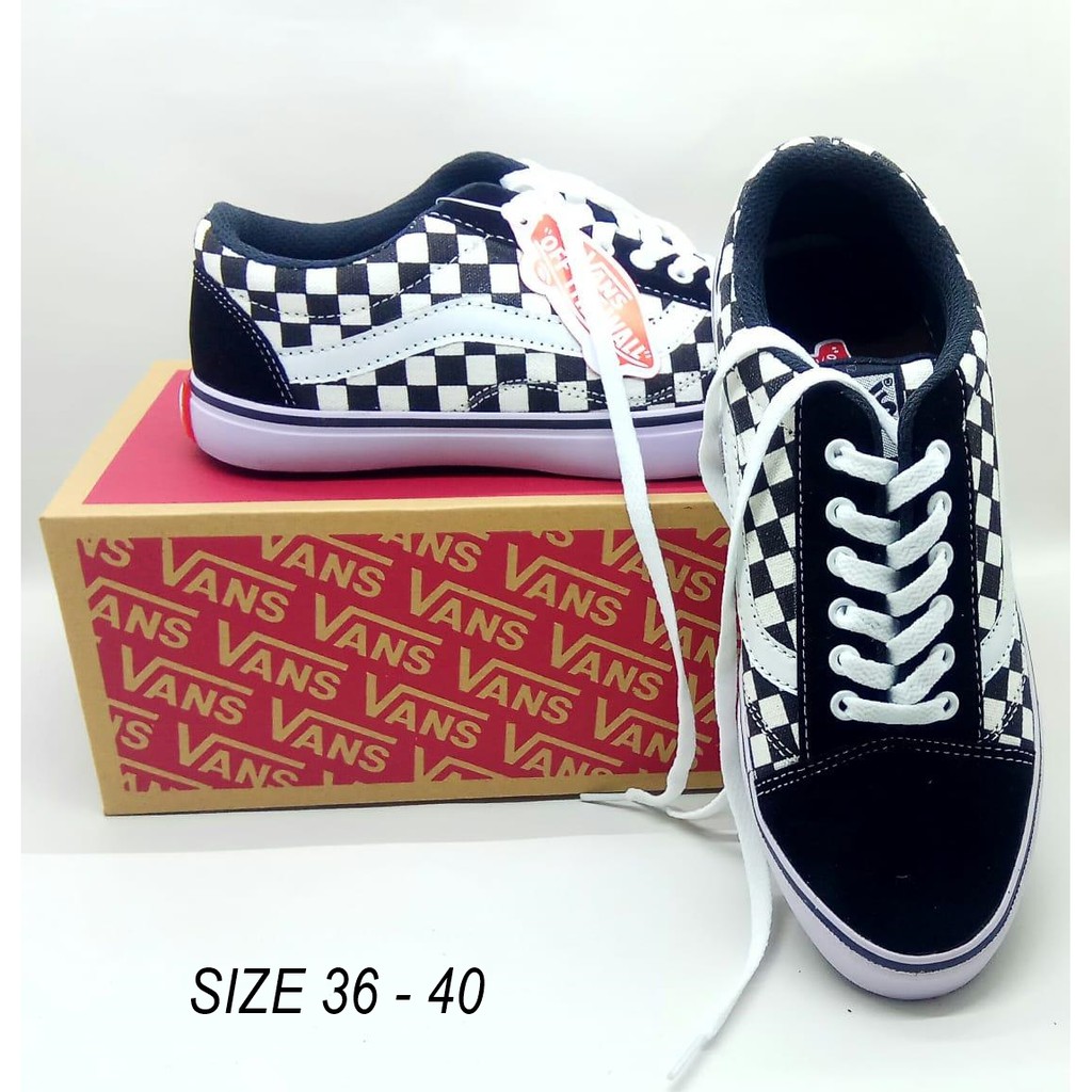 plain black and white vans